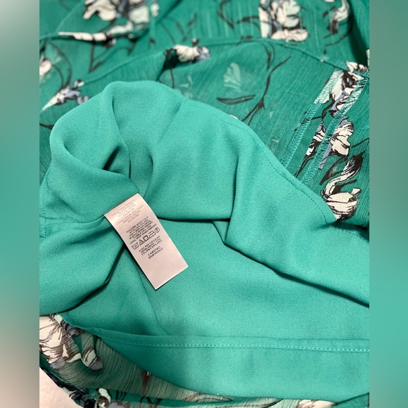 LOFT Green Floral Pintucked Ruffle Tie Neck Shell, Medium Petitie - Picture 6 of 7